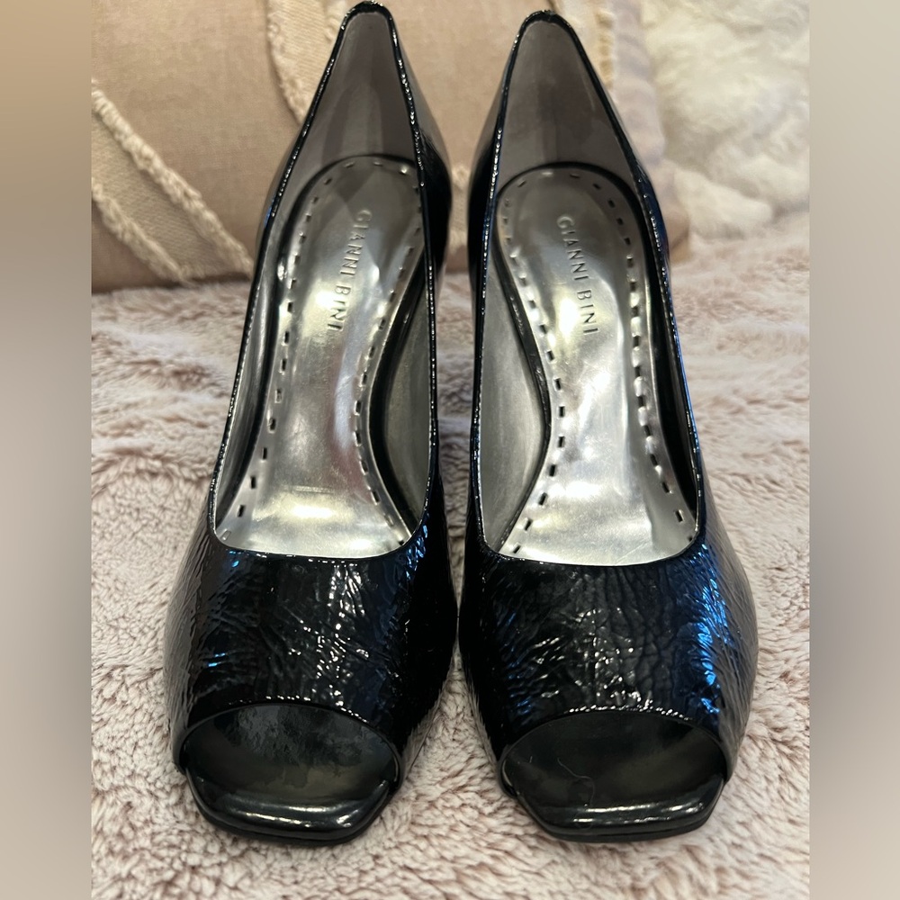 Gianni Bini Women’s Black heels, Size 8 - Picture 4 of 8